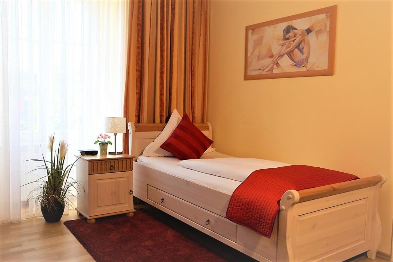 Hotel Zum Goldenen Loewen Baden-Baden Kültér fotó